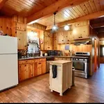 Knotty Pines Lodge
